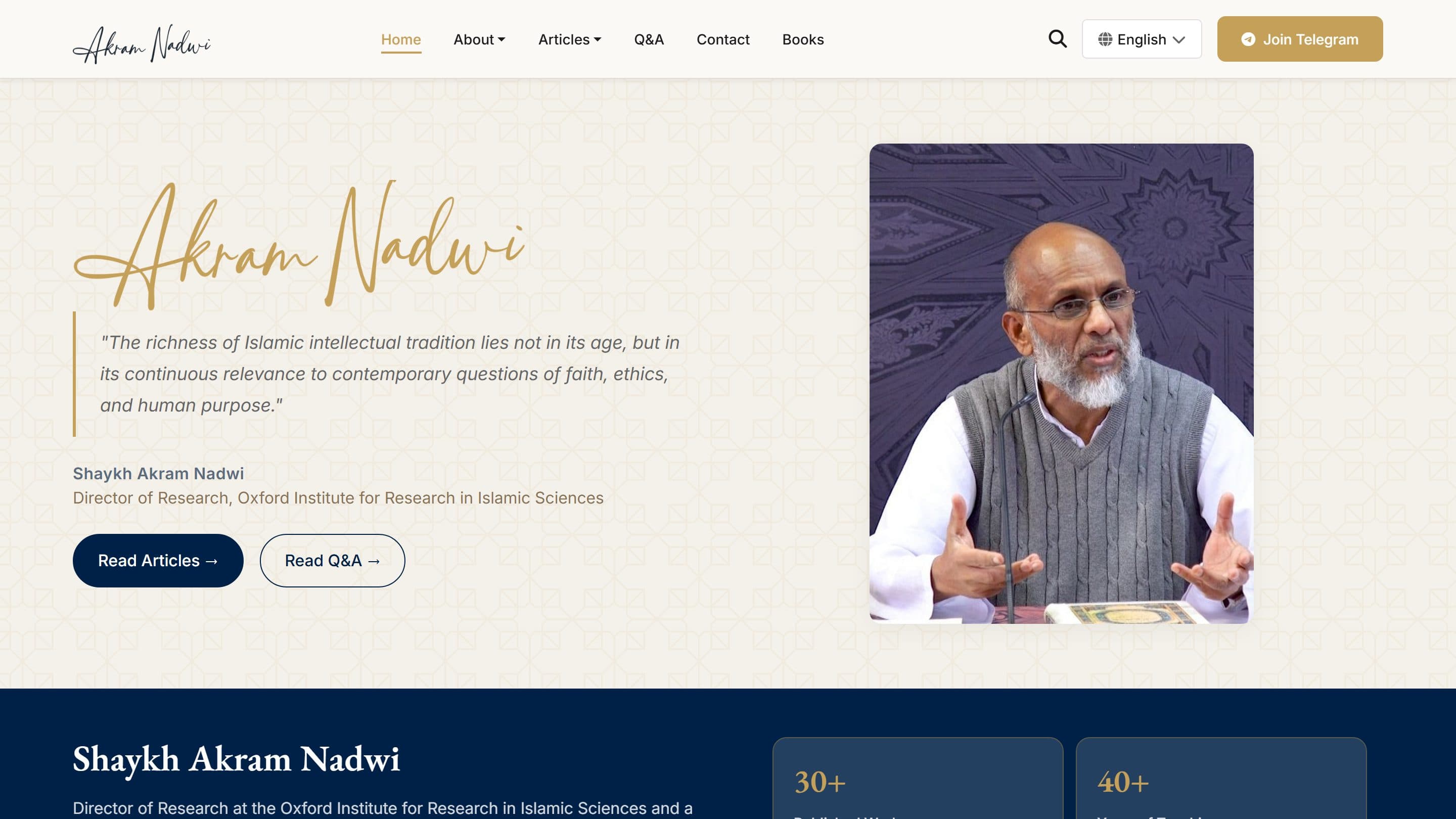 The Akram Nadwi site: a handwritten wordmark and a portrait of the Shaykh mid-lecture, above entry points into the articles and Q&A archive.